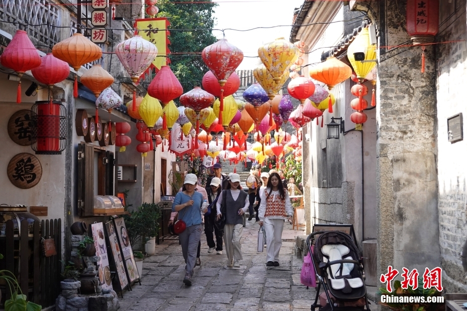 KAIYUN网页 开云com大機遇 大文章︱金、銀、藍、綠、紅 你眼中的粵港澳大灣區是什麼顏色?(图9)