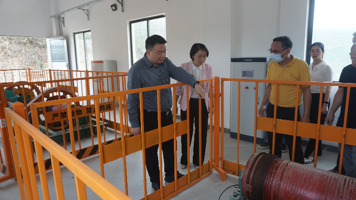 KAIYUN网页 开云com松柏镇:阳春市领导到挂点镇督导“百千万工程”及检查节前防火防汛工作(图2)