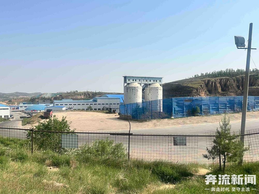 陕kaiyun体育官方网站西神木“悬空”的村庄:地面塌陷房屋开裂 搬迁问题至今未解决(图8)