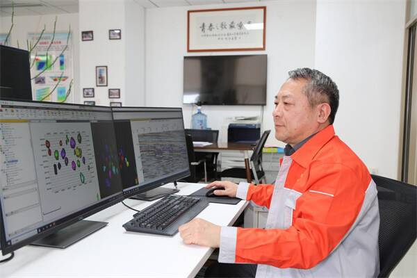 kaiyun中国平台深耕地质“CT” 探寻地下宝藏 ——记山东省煤田地质局全省首批政府特殊津贴获得者王秀东(图2)