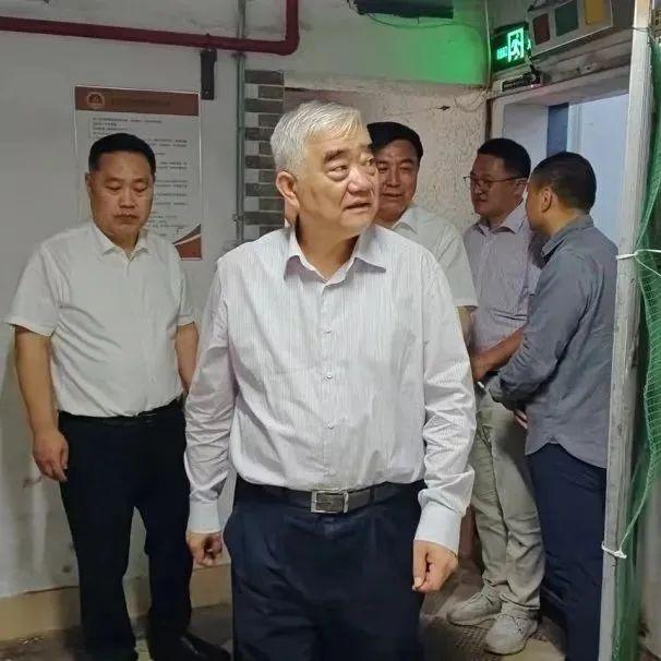 kaiyun开云网站防汛备汛工作 市国动办主要领导带队检查长宁区公用人防工程防汛安全工作(图2)
